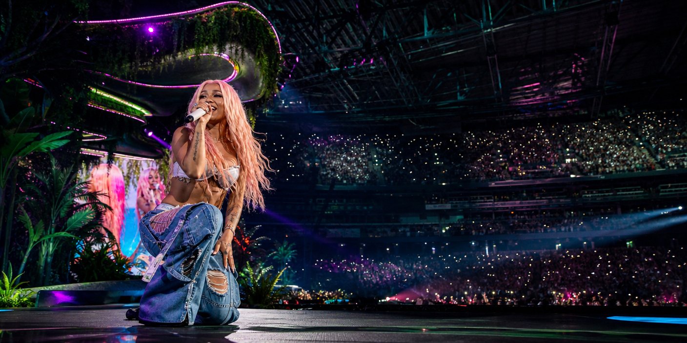 Karol G Unveils Viajando por el Mundo TropiTour Kicking Off August 2026 | latinmusic.news